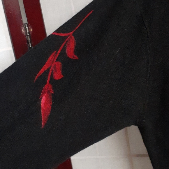 NWOT beautiful red rose sweater 🥀 - Picture 4 of 7